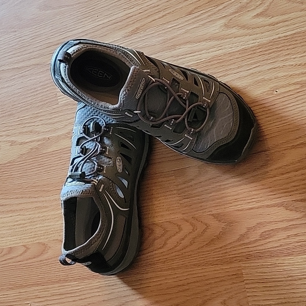 Keen Sandals sz 8